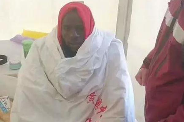 记者：特狮显然在与巴萨较劲，巴萨无法正常注册不是他的错
